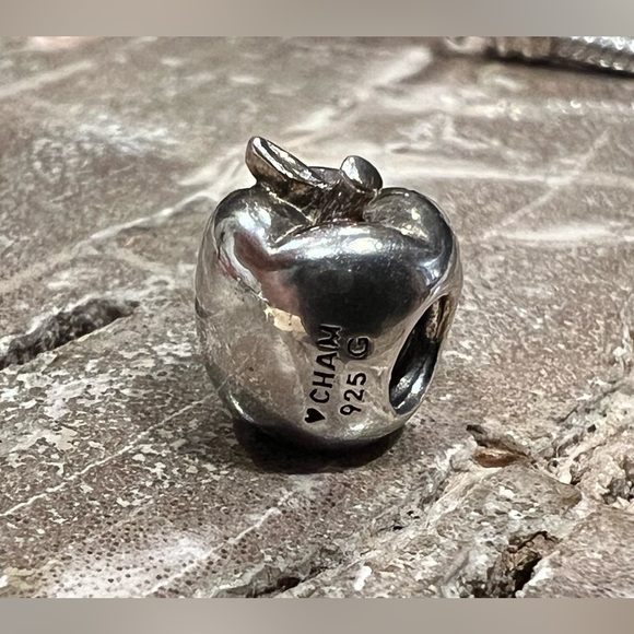 NWT Authentic Chamilia- Apple Charm in 925 Sterling Silver Fruit Food Bead - Picture 4 of 5